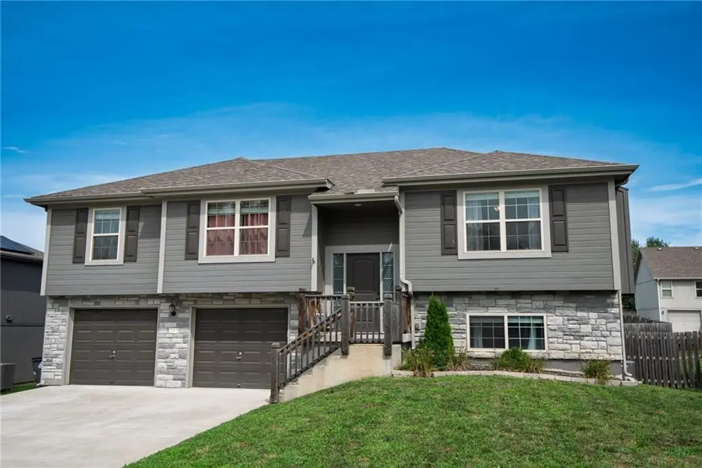 212 NE Greystone Way, Grain Valley, MO 64029 - #1