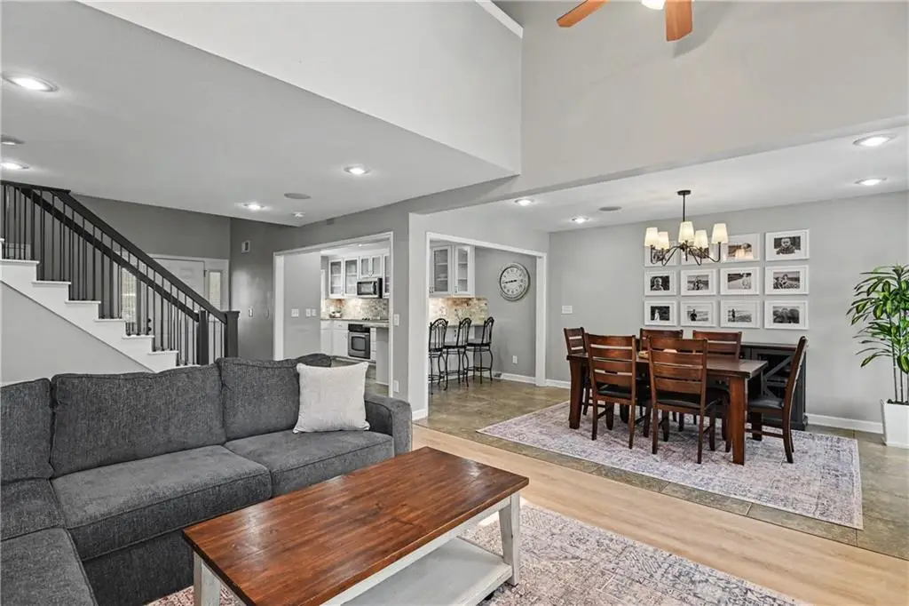 221 Woodbridge Lane, Kansas City, MO 64145 - #1