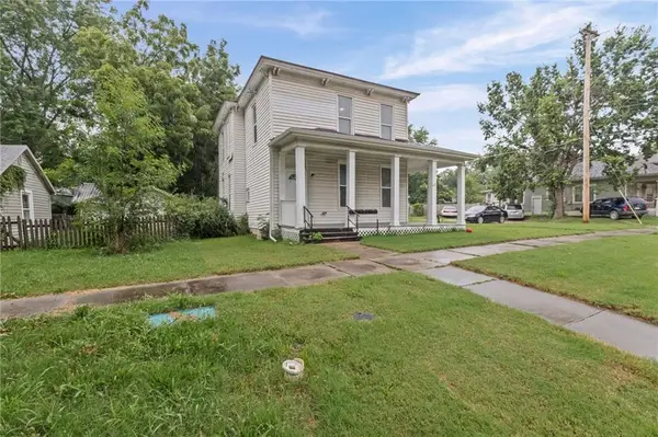 417 W 2nd Street, Ottawa, KS 66067