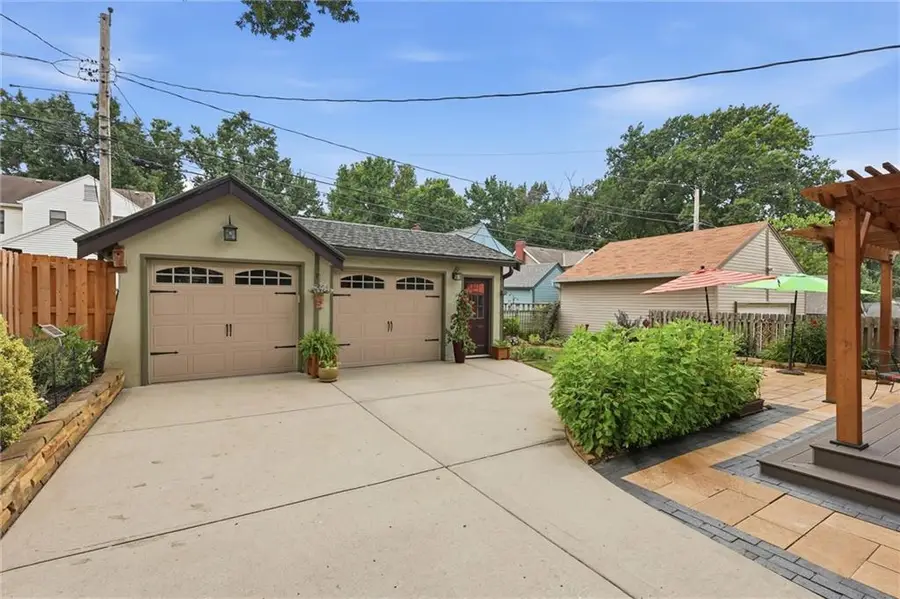241 E 73rd Street, Kansas City, MO 64114 - #3