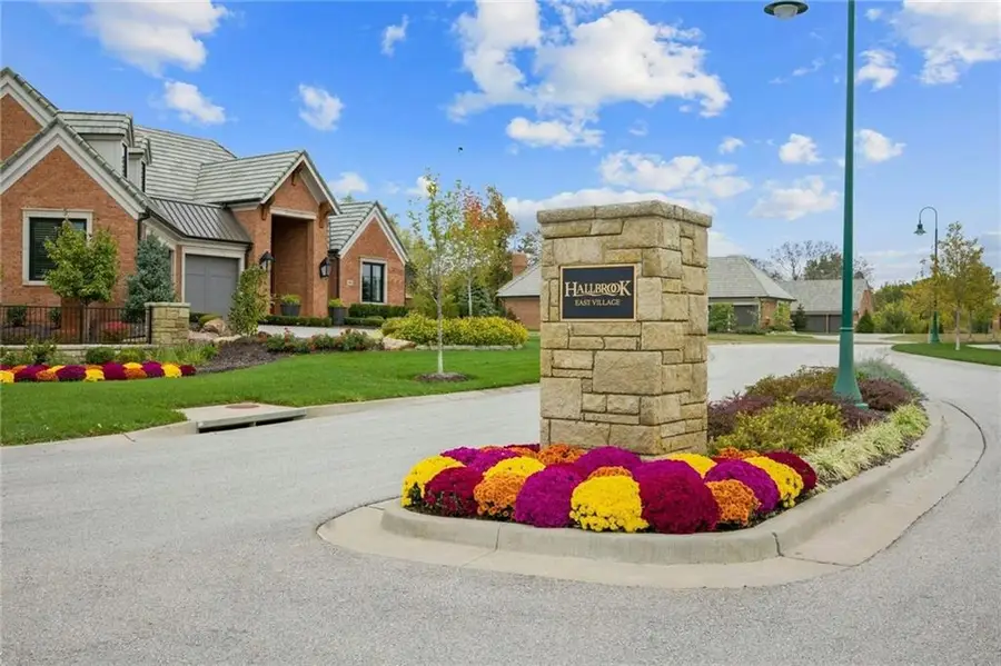 11530 Cambridge Road, Leawood, KS 66211 - #2