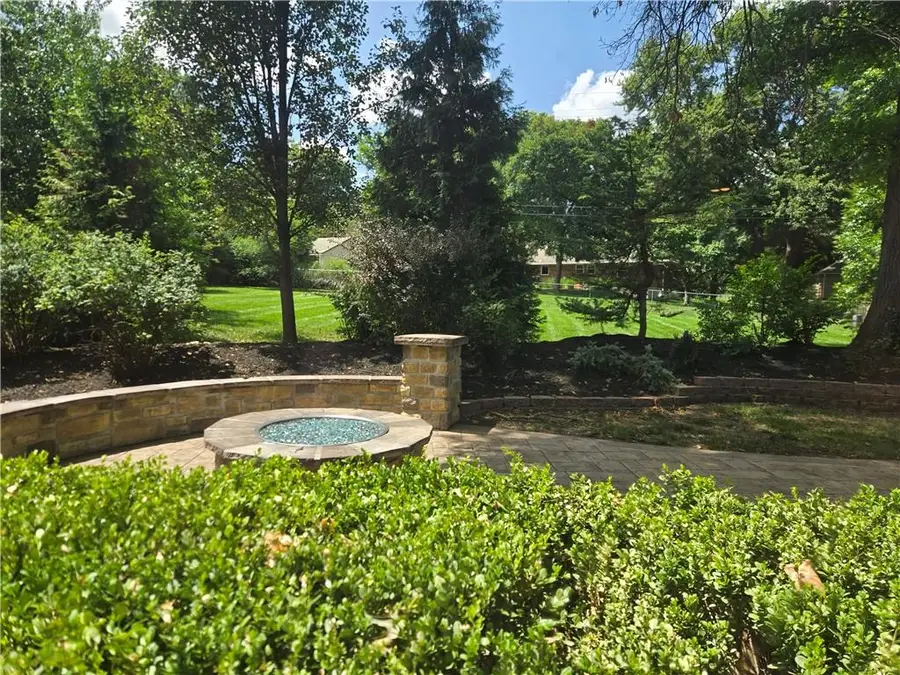 9536 Manor Road, Leawood, KS 66206 - #3