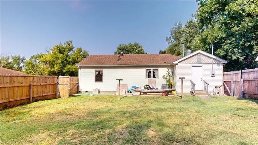 1418 N Cedar Street, Nevada, MO 64772 - #2
