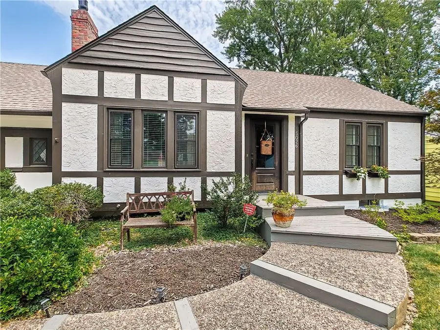 5026 W 72nd Terrace, Prairie Village, KS 66208 - #2