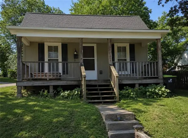 307 E Chestnut Street, Harrisonville, MO 64701