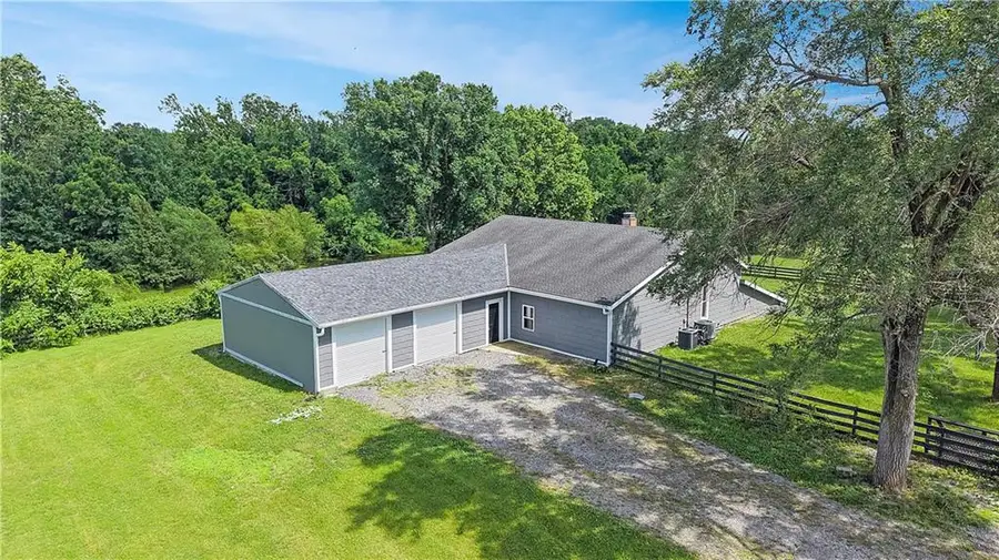 5318 S Stillhouse Road, Oak Grove, MO 64075 - #2
