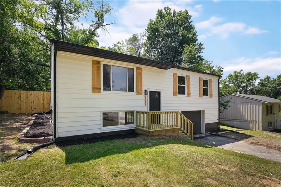 8263 Barnett Avenue, Kansas City, KS 66112 - #2