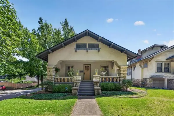 5801 Charlotte Street, Kansas City, MO 64110