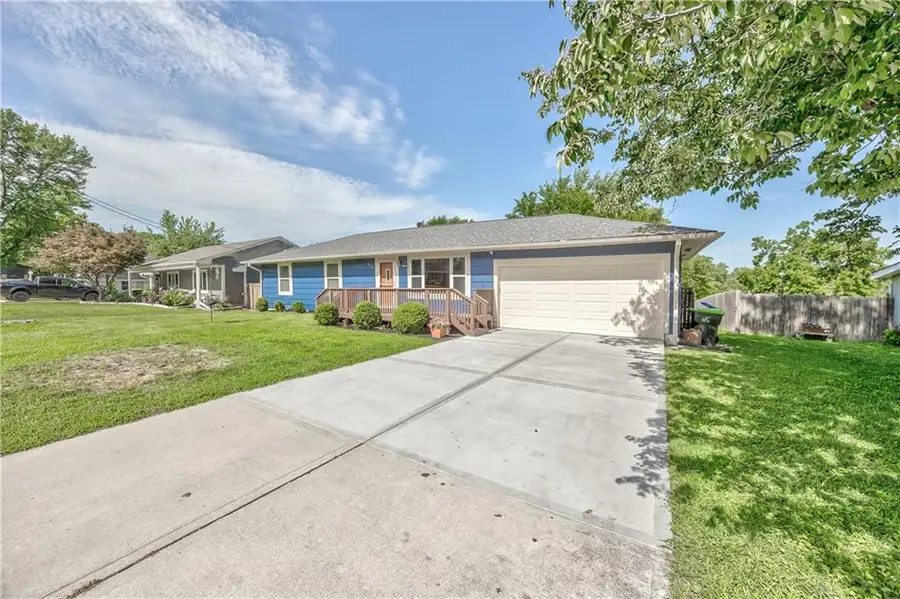 5226 Garner Lane, Merriam, KS 66203 - #2