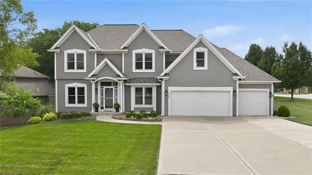 6190 N Nevada Avenue, Parkville, MO 64152 - #1