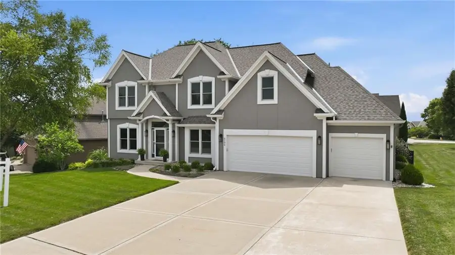 6190 N Nevada Avenue, Parkville, MO 64152 - #3
