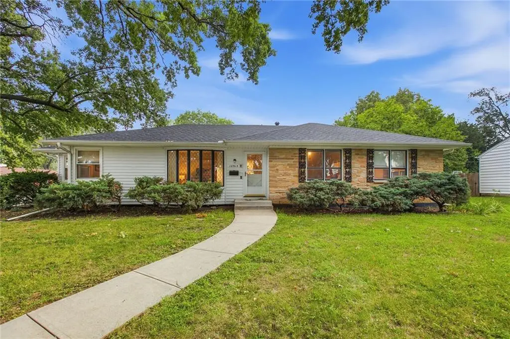 10915 Elmwood Drive, Kansas City, MO 64137 - #1