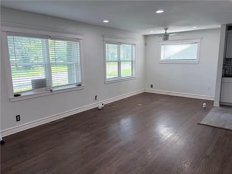 1146 E 67th Street, Kansas City, MO 64131 - #3
