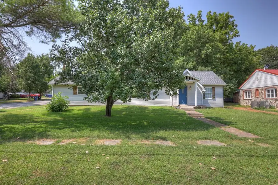 504 E 6th Street, Baxter Springs, KS 66713 - #3