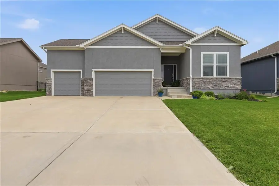 1122 SW Cheshire Drive, Lees Summit, MO 64083 - #2