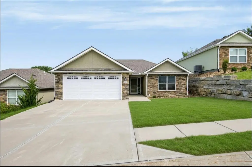 905 Ingleside Drive, Pleasant Hill, MO 64080 - #1