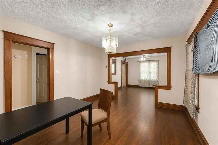 3944 Brooklyn Avenue, Kansas City, MO 64130 - #2