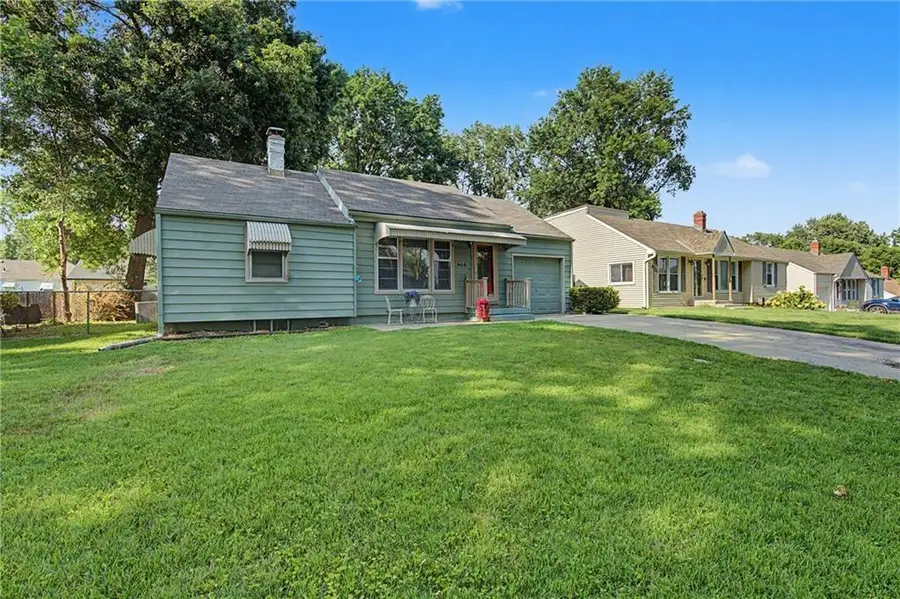 606 NE 43rd Terrace, Kansas City, MO 64116 - #2
