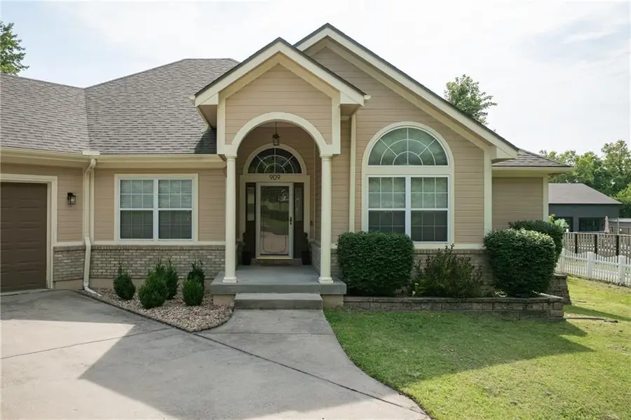 909 S Ann Street, Independence, MO 64056 - #3
