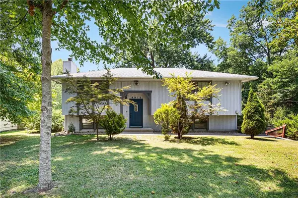 4916 NE Davidson Road, Kansas City, MO 64118