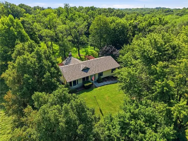 3901 NE Hill Haven Road, Kansas City, MO 64117