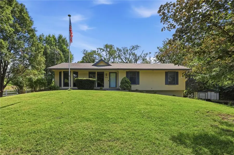 3901 NE Hill Haven Road, Kansas City, MO 64117 - #3