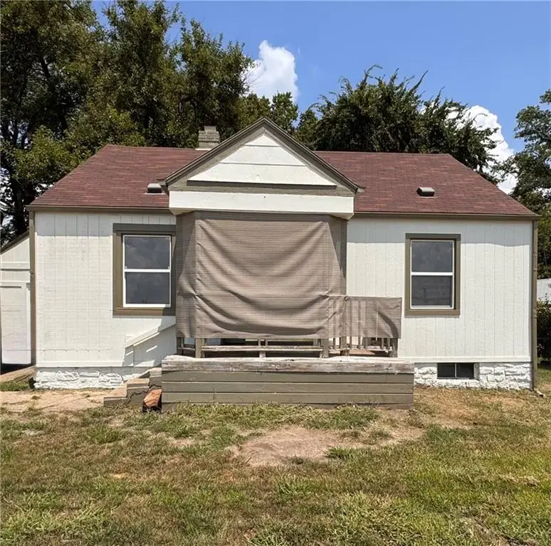 2612 E 75th Street, Kansas City, MO 64132 - #1