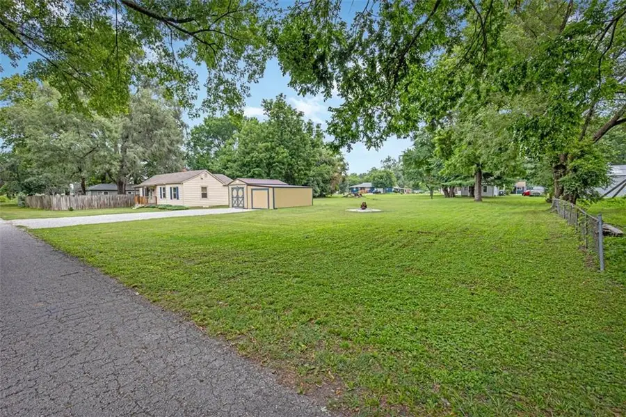 405 Hardwicke Avenue, Birmingham, MO 64161 - #2