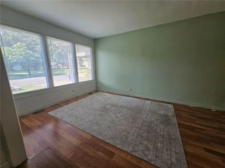 604 W Washington Street, Pittsburg, KS 66762 - #2