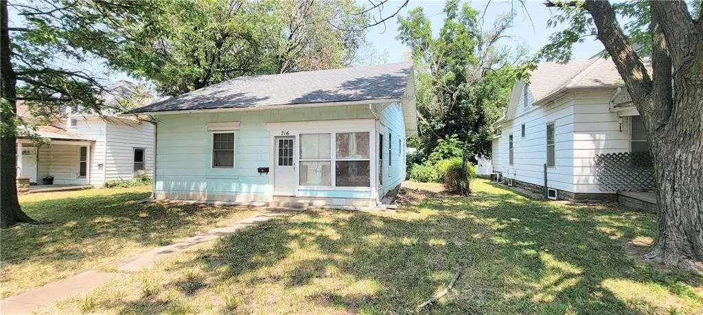 716 E Lincoln Street, Iola, KS 66749 - #1