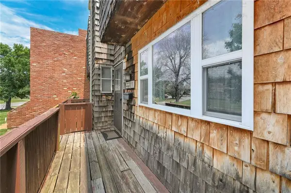 3311 Bridge Manor Drive, Kansas City, MO 64137