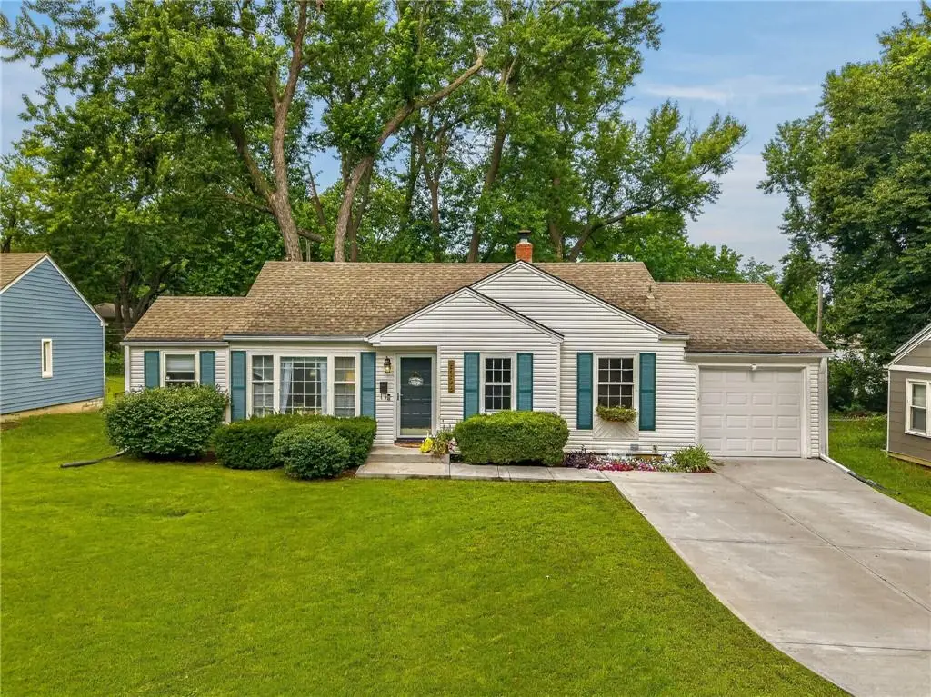 8326 Madison Avenue, Kansas City, MO 64114 - #1