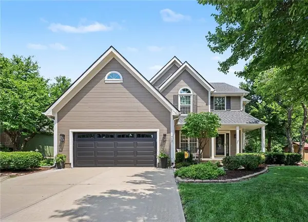 712 Cottonwood Drive, Lansing, KS 66043