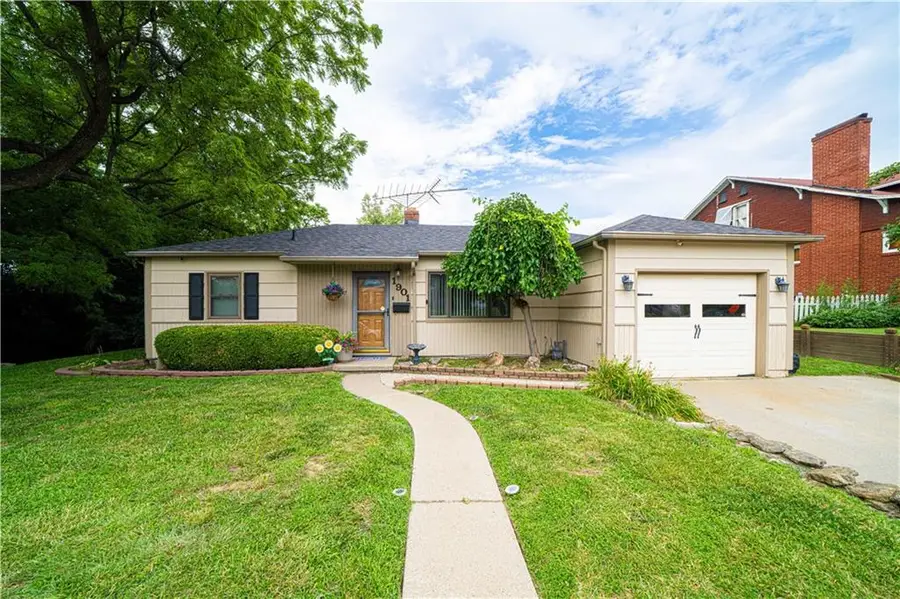 1901 Sacramento Street, Saint Joseph, MO 64507 - #2