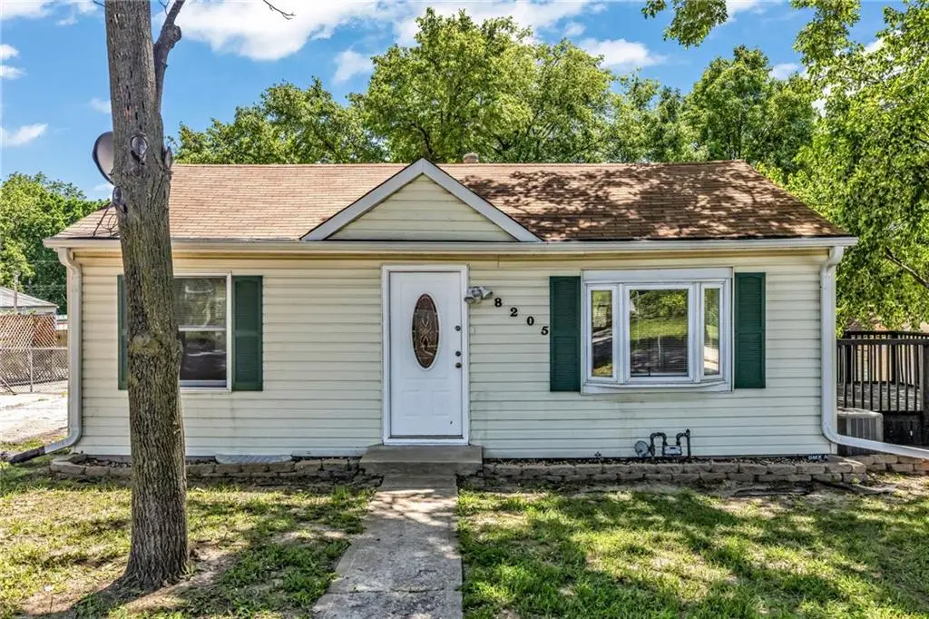 8205 Rose Street, Pleasant Valley, MO 64068 - #1