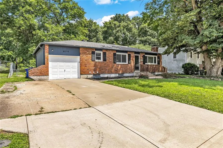 604 S Stevenson Street, Olathe, KS 66061 - #2