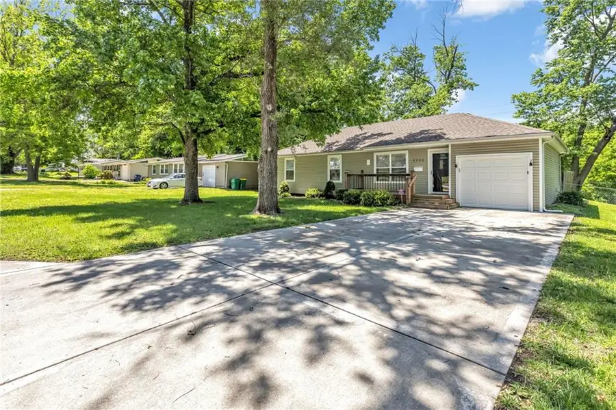 5702 N Highland Avenue, Kansas City, MO 64118 - #2