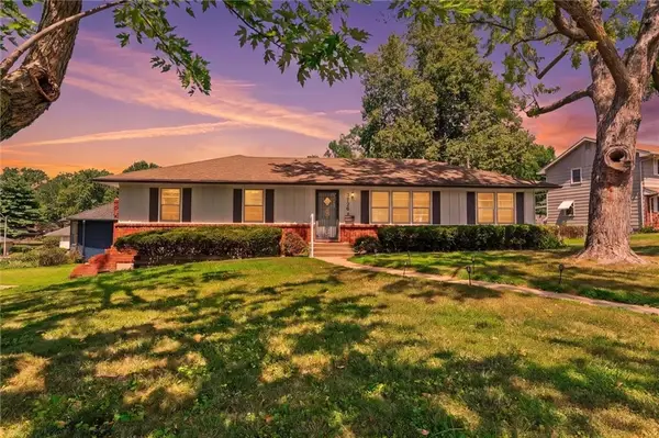 3726 S Trail Ridge Drive, Independence, MO 64055