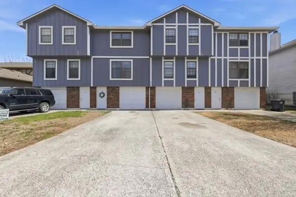2000 SW 9th Street, Blue Springs, MO 64015