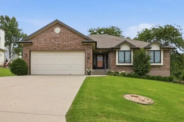 3323 S Prescott Avenue, Blue Springs, MO 64015