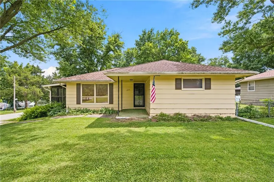 1403 Shawnee Street, Leavenworth, KS 66048 - #3