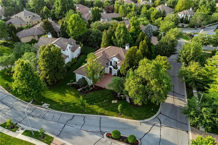 3240 W 138th Terrace, Leawood, KS 66224 - #3