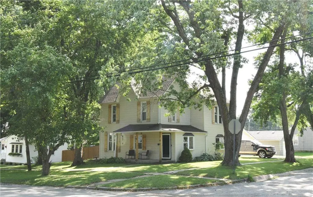 302 S Chestnut Street, Cameron, MO 64429 - #1