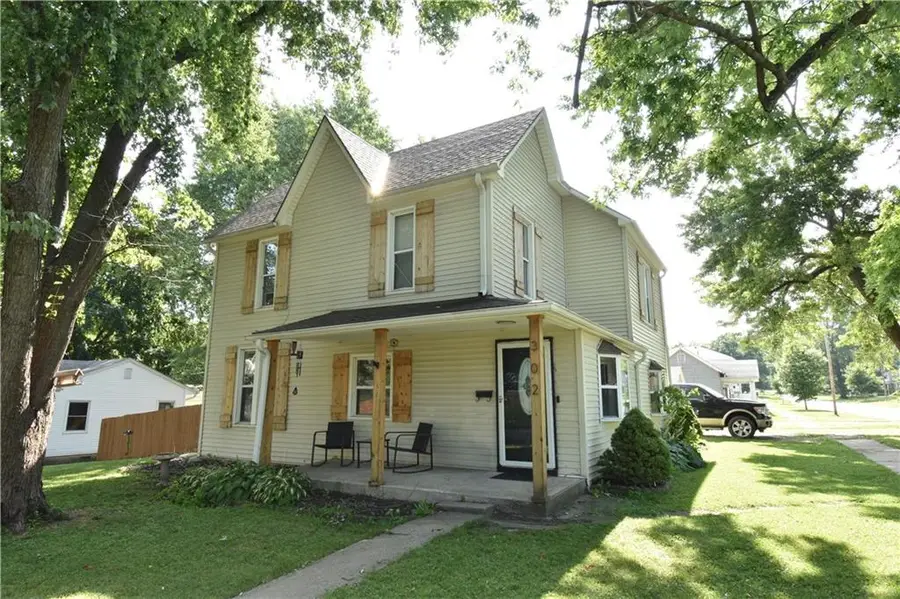 302 S Chestnut Street, Cameron, MO 64429 - #2