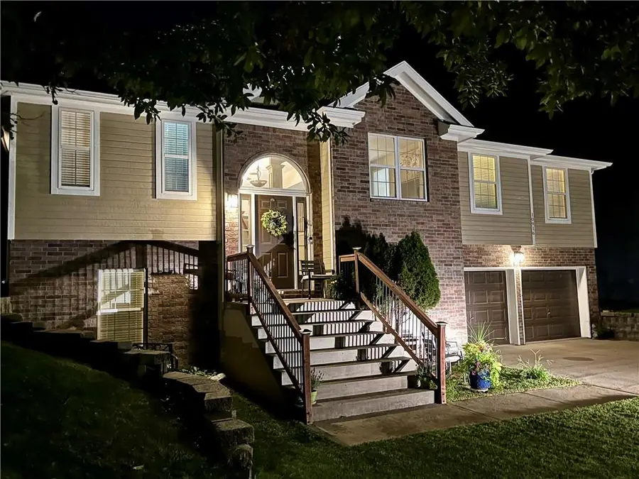 10916 N Oxford Avenue, Kansas City, MO 64157 - #2