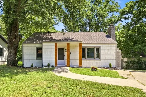 1347 S Hocker Avenue, Independence, MO 64055