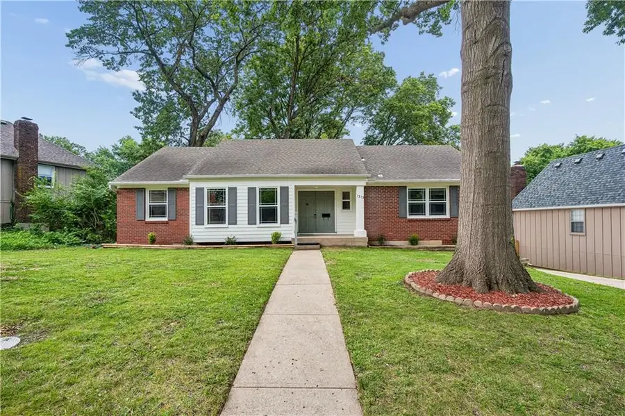 1313 E 98th Terrace, Kansas City, MO 64131 - #2