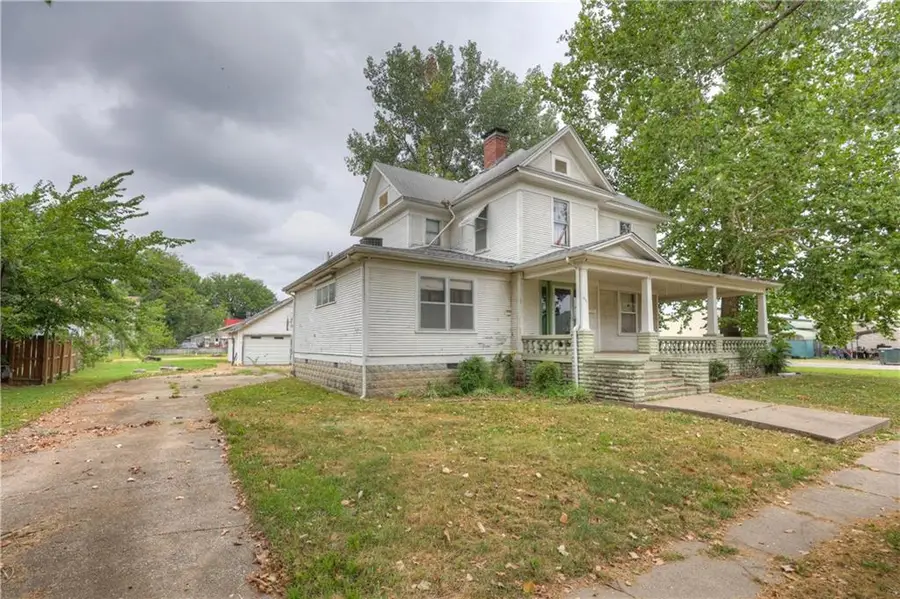 301 W Pine Street, Columbus, KS 66725 - #3