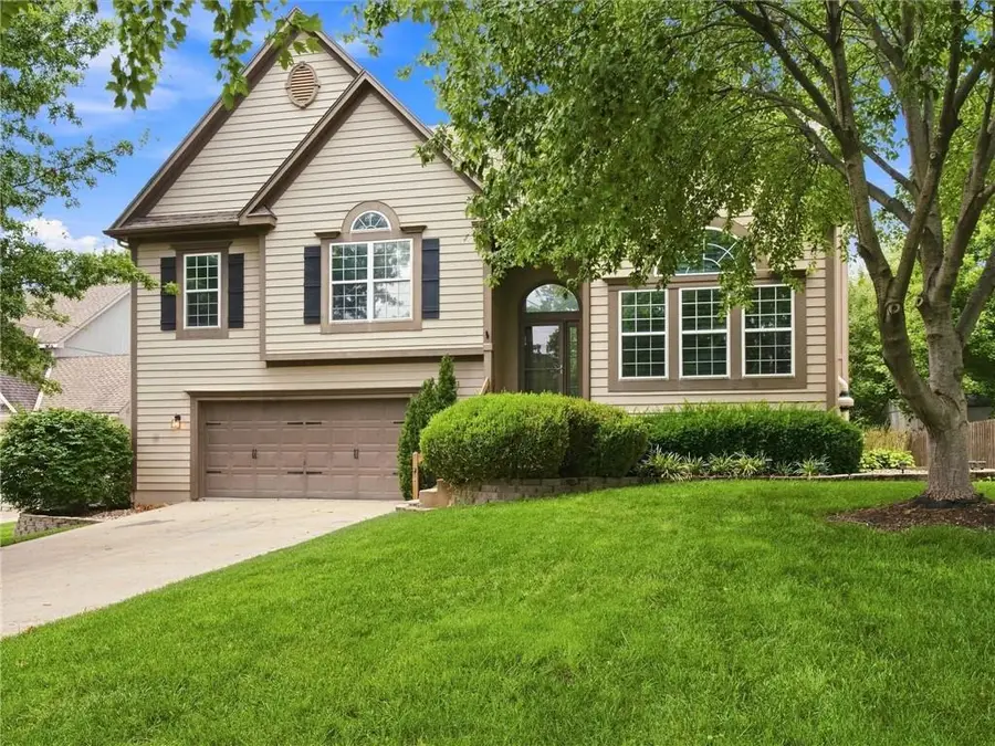 2340 W Trail Drive, Olathe, KS 66061 - #2