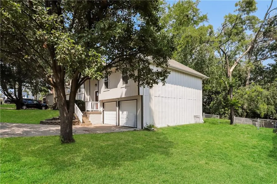 8311 N Everton Avenue, Kansas City, MO 64152 - #2